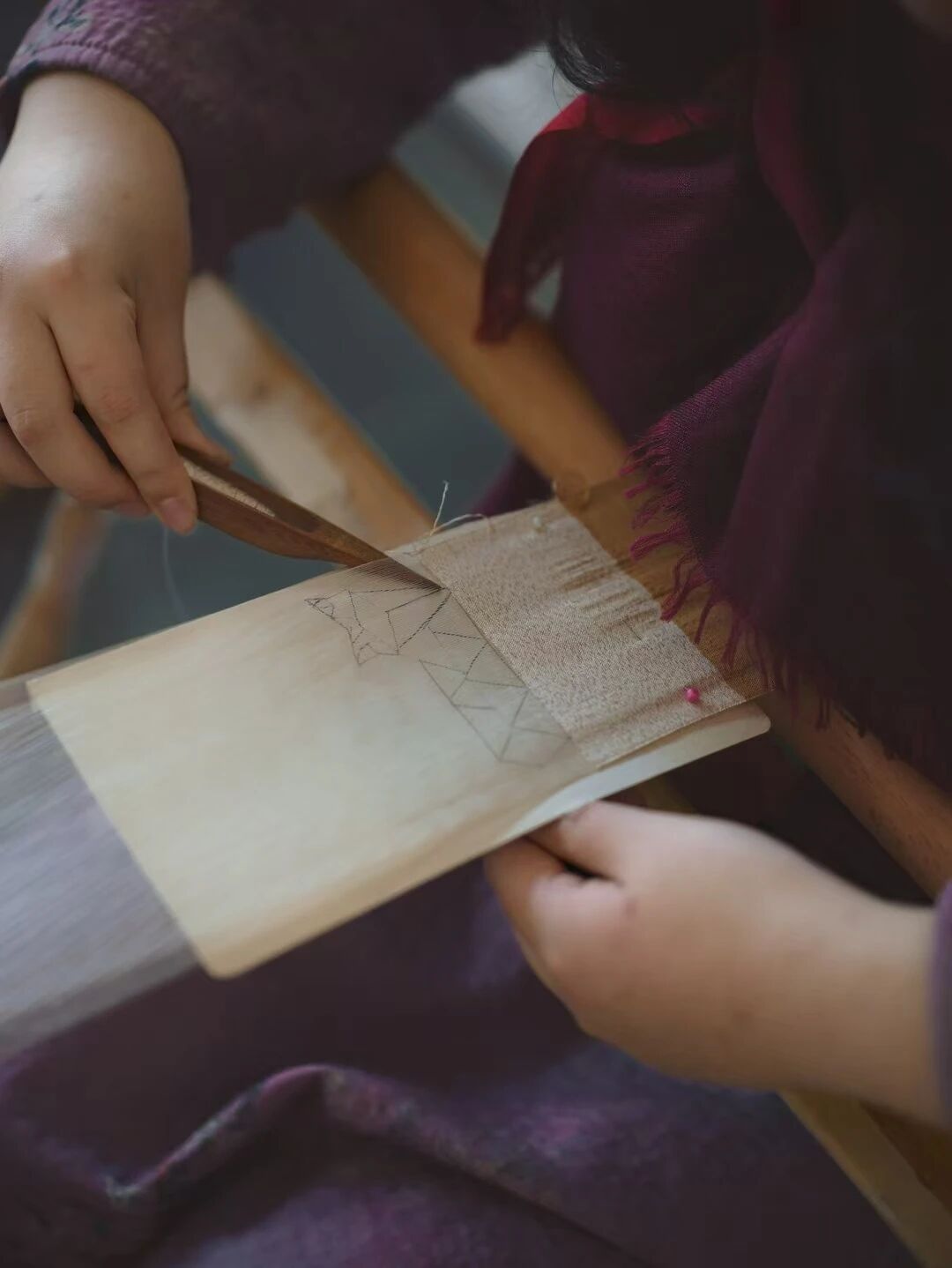 春色入苏城，喜悦闹平江。